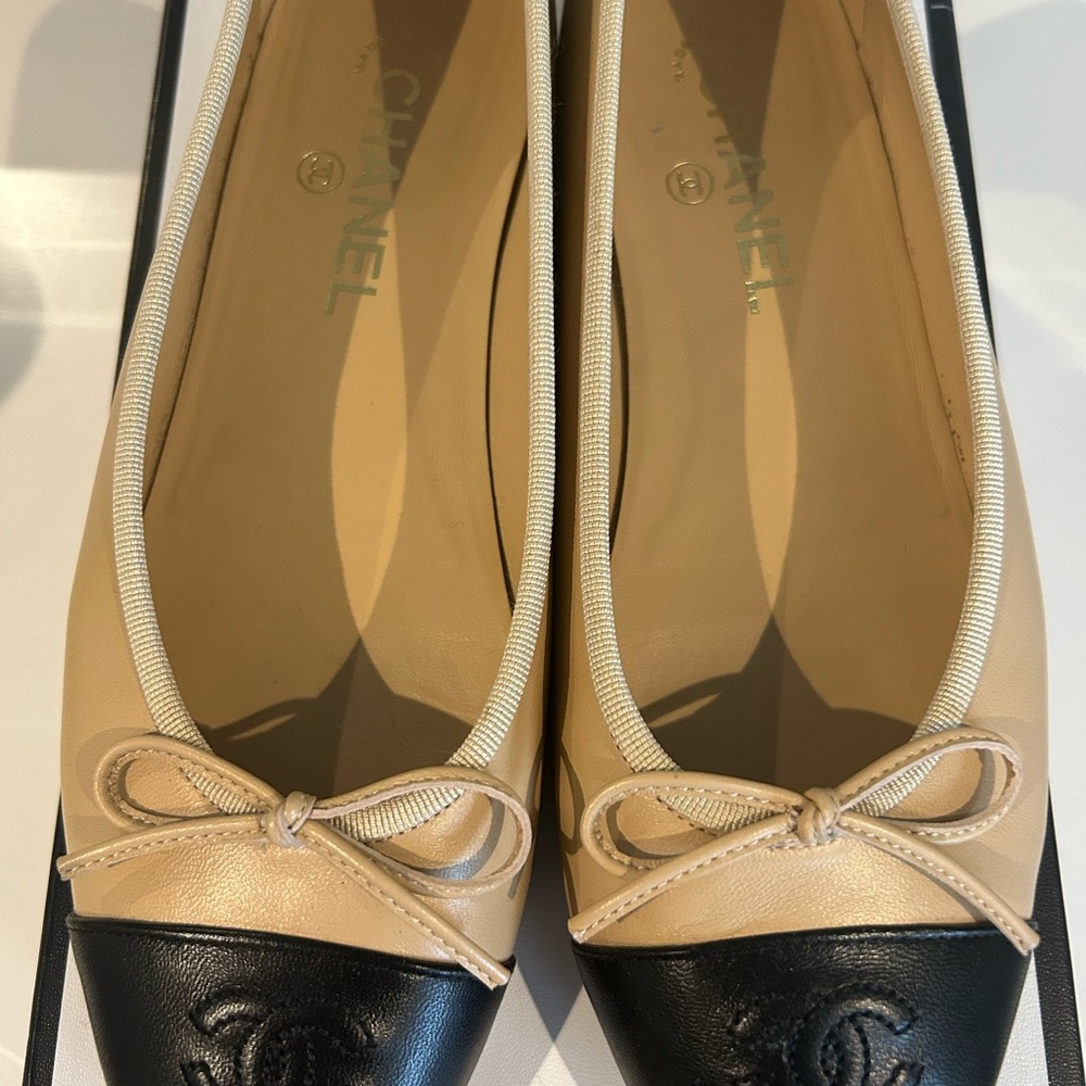 Chanel Beige and Black Women's Ballet Flats - Picture 2 of 15